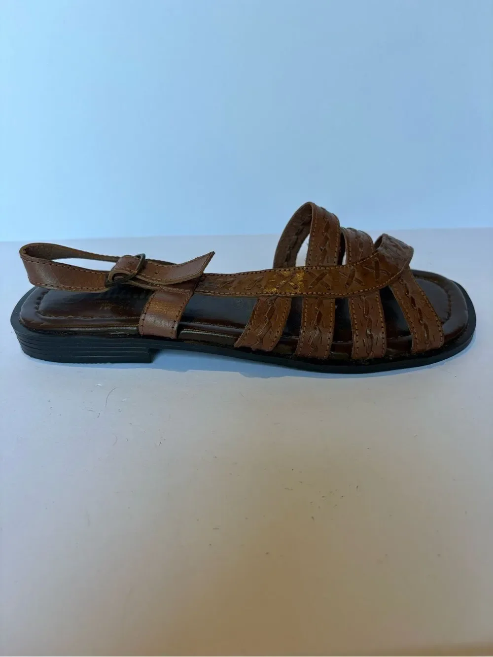 Judith Women's Brown Leather Strappy Flat Sandals Size 7 1/2 Look new!